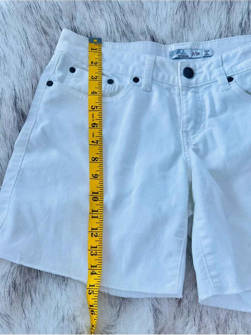 prAna White Denim Jean Shorts Women’s 2/26 Raw Frayed Hem 5 Pocket